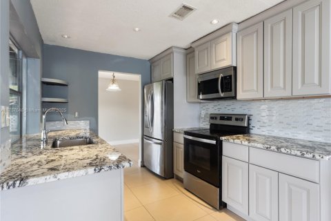 House in Tamarac, Florida 2 bedrooms, 99.22 sq.m. № 1875523 - photo 7