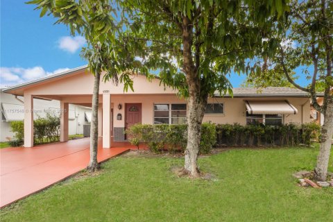 House in Tamarac, Florida 2 bedrooms, 99.22 sq.m. № 1875523 - photo 6