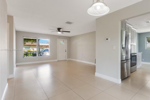 House in Tamarac, Florida 2 bedrooms, 99.22 sq.m. № 1875523 - photo 15