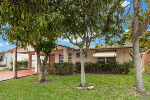 House in Tamarac, Florida 2 bedrooms, 99.22 sq.m. № 1875523 - photo 5