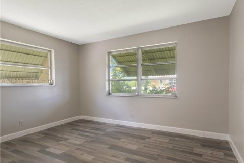 House in Tamarac, Florida 2 bedrooms, 99.22 sq.m. № 1875523 - photo 20