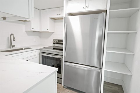 Immobilier commercial à louer à Vero Beach, Floride: 1 chambre, 37.16 m2 № 2083858 - photo 9