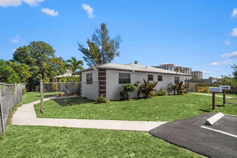 Immobilier commercial à vendre à Boynton Beach, Floride: 232.53 m2 № 2154168 - photo 10