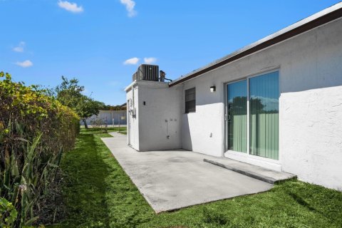 Immobilier commercial à vendre à Boynton Beach, Floride: 232.53 m2 № 2154168 - photo 24