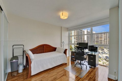 Condo in Hallandale Beach, Florida, 2 bedrooms  № 1867763 - photo 21