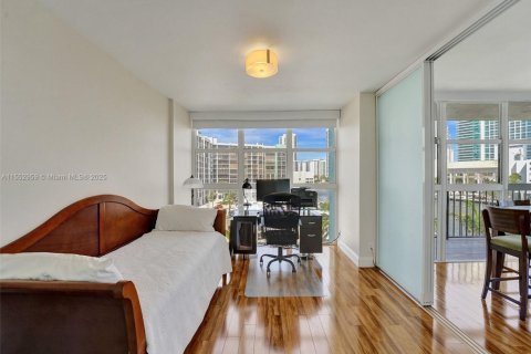 Condo in Hallandale Beach, Florida, 2 bedrooms  № 1867763 - photo 20