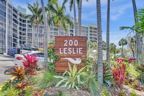 Condo in Hallandale Beach, Florida, 2 bedrooms  № 1867763 - photo 6