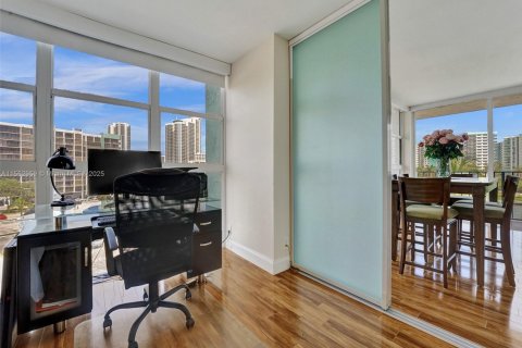 Condo in Hallandale Beach, Florida, 2 bedrooms  № 1867763 - photo 22