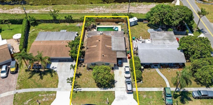 Villa ou maison à Palm Springs, Floride 3 chambres, 155.33 m2 № 2246317