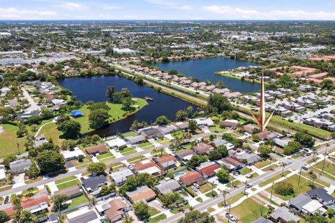 Villa ou maison à vendre à Palm Springs, Floride: 3 chambres, 155.33 m2 № 2246317 - photo 19