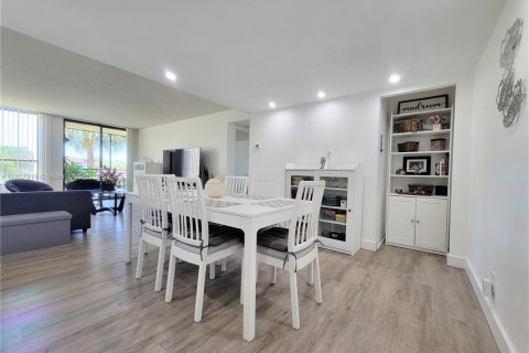 Condo in Tamarac, Florida, 2 bedrooms  № 1865252 - photo 2