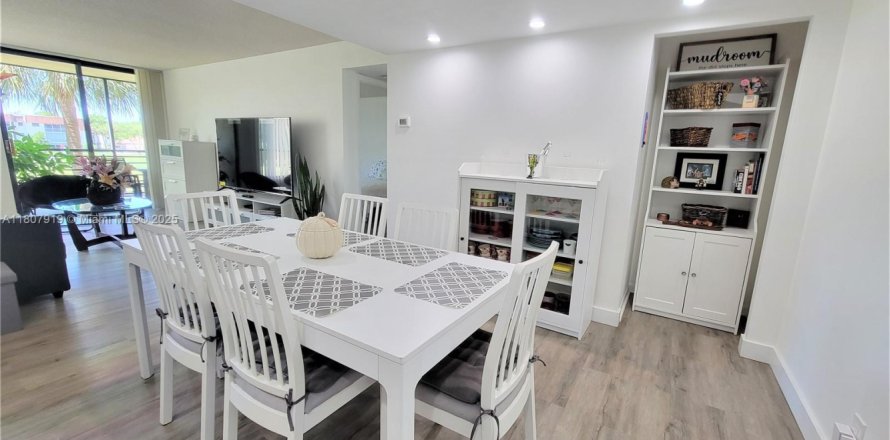 Condo in Tamarac, Florida, 2 bedrooms  № 1865252