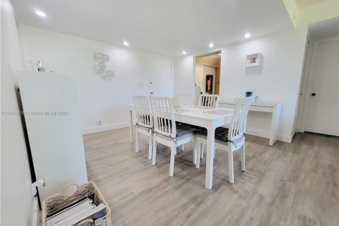 Condo in Tamarac, Florida, 2 bedrooms  № 1865252 - photo 26