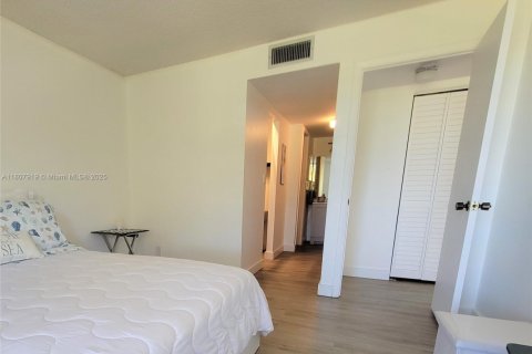 Condo in Tamarac, Florida, 2 bedrooms  № 1865252 - photo 18