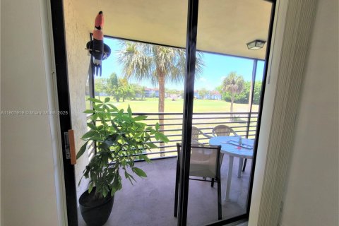 Condo in Tamarac, Florida, 2 bedrooms  № 1865252 - photo 30