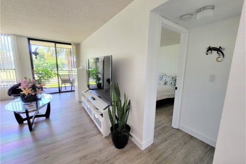 Condo in Tamarac, Florida, 2 bedrooms  № 1865252 - photo 14