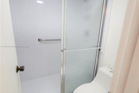 Condo in Tamarac, Florida, 2 bedrooms  № 1865252 - photo 23