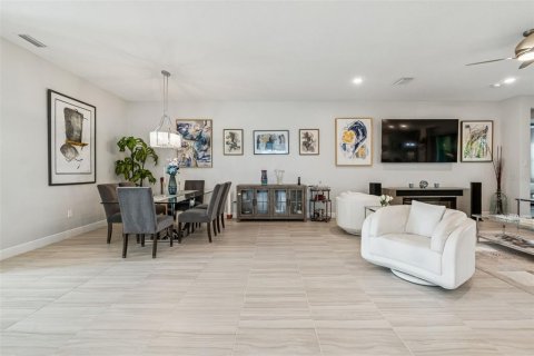 Купить виллу или дом в Брейдентон, Флорида 11 комнат, 267.93м2, № 2143124 - фото 11