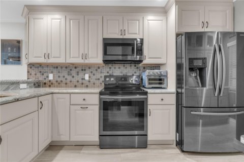 Copropriété à vendre à Fort Lauderdale, Floride: 2 chambres, 118.91 m2 № 2073347 - photo 15