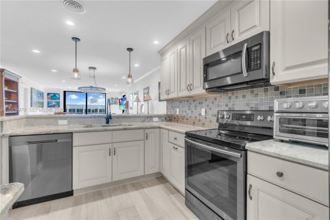 Copropriété à vendre à Fort Lauderdale, Floride: 2 chambres, 118.91 m2 № 2073347 - photo 13
