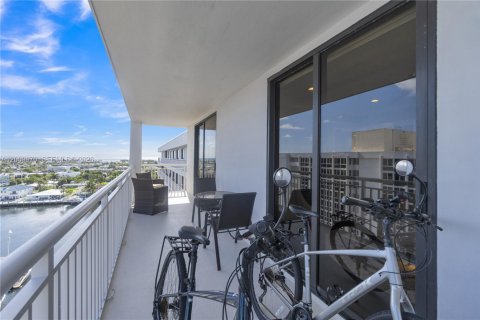 Copropriété à vendre à Fort Lauderdale, Floride: 2 chambres, 118.91 m2 № 2073347 - photo 27