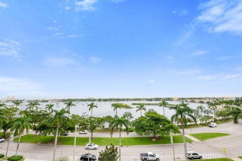 Condominio en alquiler en West Palm Beach, Florida, 3 dormitorios, 194.26 m2 № 1183255 - foto 1