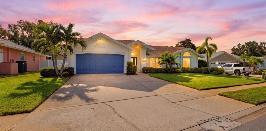 Casa en Palm Harbor, Florida 3 dormitorios, 173.73 m2 № 2381033