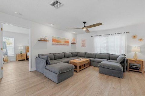 Casa en venta en Palm Harbor, Florida, 3 dormitorios, 173.73 m2 № 2381033 - foto 22