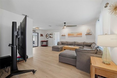 Casa en venta en Palm Harbor, Florida, 3 dormitorios, 173.73 m2 № 2381033 - foto 24
