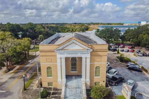 Commercial property in Lakeland, Florida 2201.78 sq.m. № 1561139 - photo 1