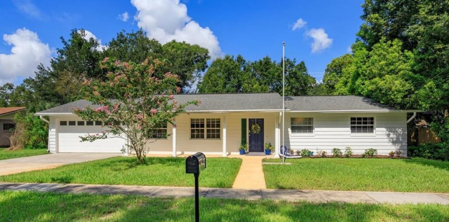 House in Orlando, Florida 3 bedrooms, 181.35 sq.m. № 2258206