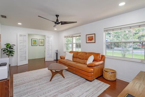 House in Orlando, Florida 3 bedrooms, 181.35 sq.m. № 2258206 - photo 5