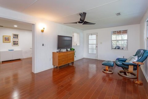 House in Orlando, Florida 3 bedrooms, 181.35 sq.m. № 2258206 - photo 14