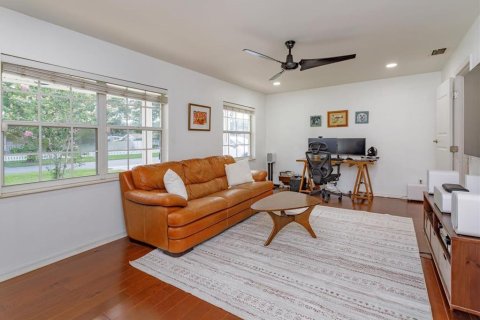 House in Orlando, Florida 3 bedrooms, 181.35 sq.m. № 2258206 - photo 4