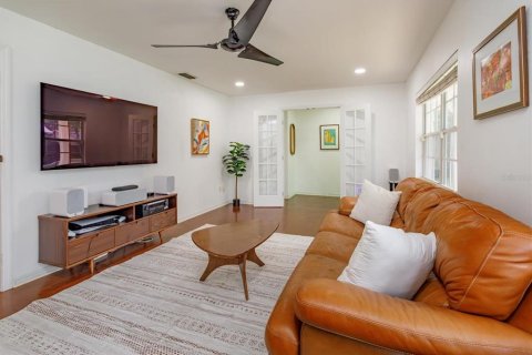 House in Orlando, Florida 3 bedrooms, 181.35 sq.m. № 2258206 - photo 6
