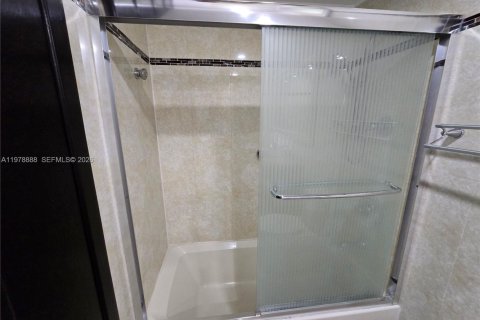 Купить кондоминиум в Холливуд, Флорида 2 спальни, 124.86м2, № 2049307 - фото 23