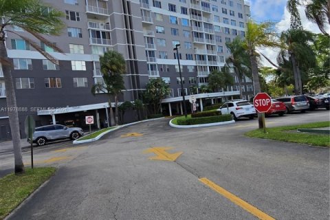 Купить кондоминиум в Холливуд, Флорида 2 спальни, 124.86м2, № 2049307 - фото 5