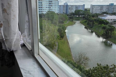 Купить кондоминиум в Холливуд, Флорида 2 спальни, 124.86м2, № 2049307 - фото 26