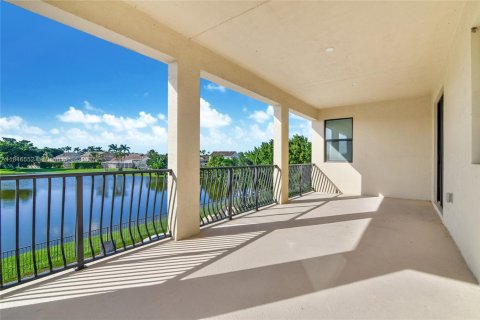 House in Boca Raton, Florida 5 bedrooms, 371.14 sq.m. № 1845866 - photo 12