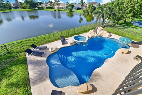 House in Boca Raton, Florida 5 bedrooms, 371.14 sq.m. № 1845866 - photo 14