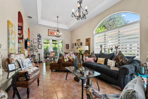 House in Miami, Florida 3 bedrooms, 168.71 sq.m. № 2012136 - photo 9