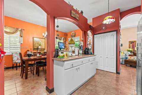 House in Miami, Florida 3 bedrooms, 168.71 sq.m. № 2012136 - photo 16