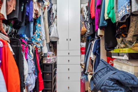 House in Miami, Florida 3 bedrooms, 168.71 sq.m. № 2012136 - photo 22