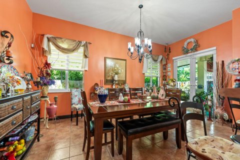 House in Miami, Florida 3 bedrooms, 168.71 sq.m. № 2012136 - photo 17