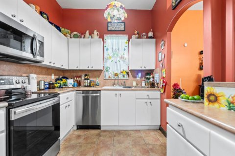 House in Miami, Florida 3 bedrooms, 168.71 sq.m. № 2012136 - photo 15