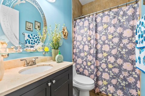 House in Miami, Florida 3 bedrooms, 168.71 sq.m. № 2012136 - photo 23