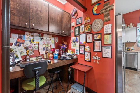 House in Miami, Florida 3 bedrooms, 168.71 sq.m. № 2012136 - photo 13