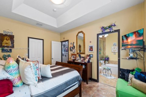 House in Miami, Florida 3 bedrooms, 168.71 sq.m. № 2012136 - photo 20