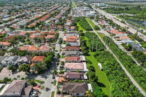 House in Miami, Florida 3 bedrooms, 168.71 sq.m. № 2012136 - photo 7