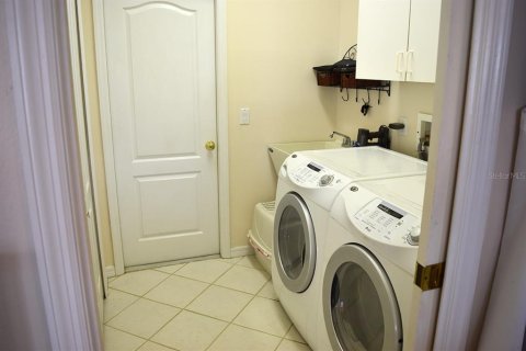 House in Sarasota, Florida 3 bedrooms, 219.81 sq.m. № 2291941 - photo 24